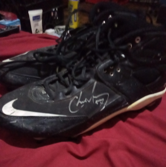 Former Philadelphia Eagle LB/DE Chris Gocong autographed game worn cleats. Black - Picture 2 of 6